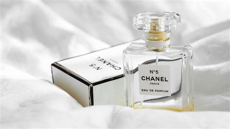 comment reconnaître un faux parfum chanel|chanel counterfeit strategy.